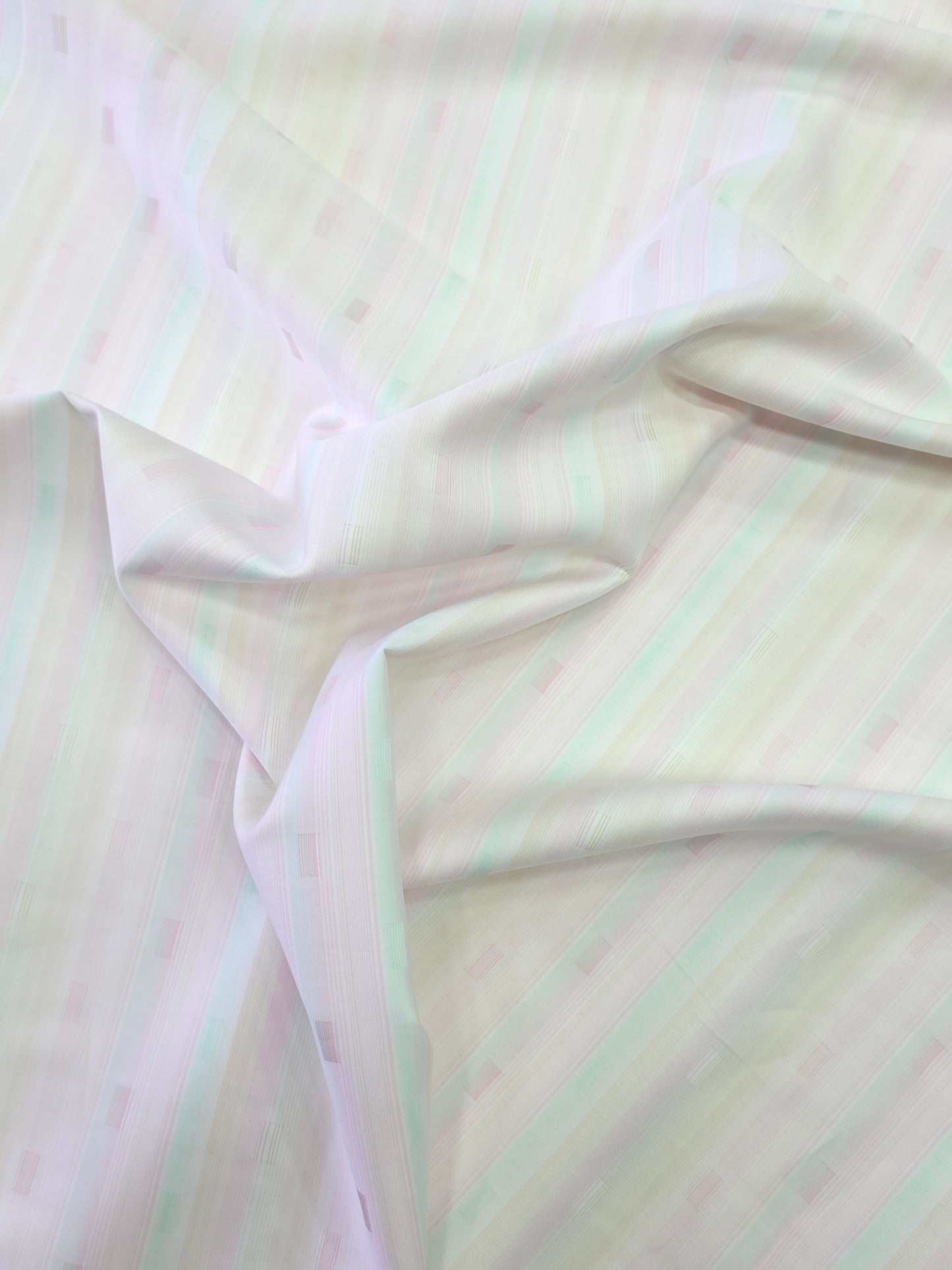 WORLD'S NO.1 BRAND LUTHAI